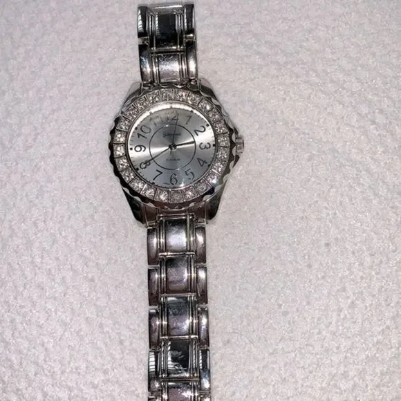 Geneva Platinum | Accessories | Geneva Womens Silvertone  display picture 1